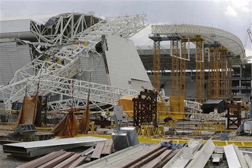 Derrumbe de estadio Mundial en Brasil