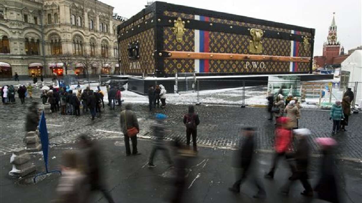 Russia outraged by giant Louis Vuitton suitcase