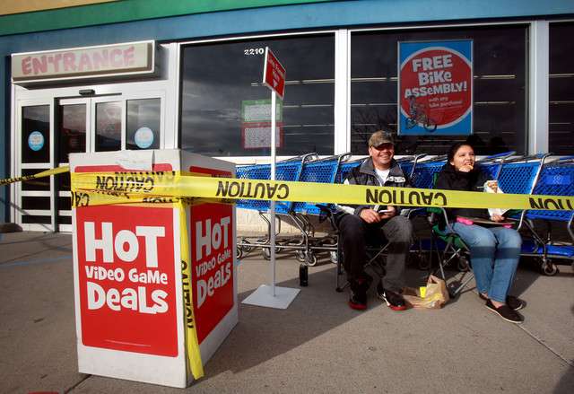 Erwin and Diana Salguero wait in line at Toys R Us for Thanksgiving
Day sales in Salt Lake City on Thursday, Nov. 28, 2013. (Photo: Kristin
Murphy, Deseret News)