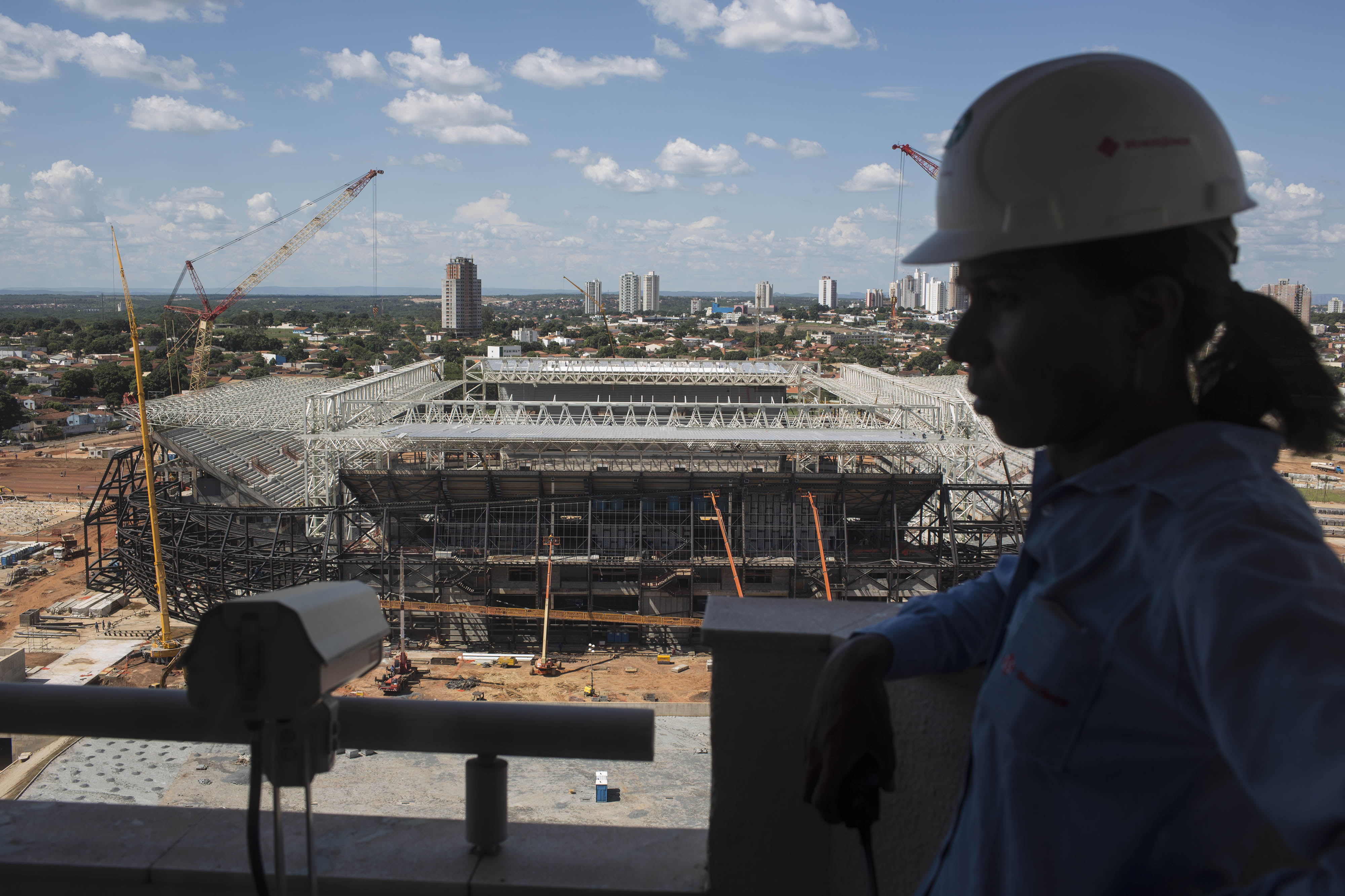 Prosiguen obras en estadio accidentado de Brasil a menos de 200 dias del Mundial