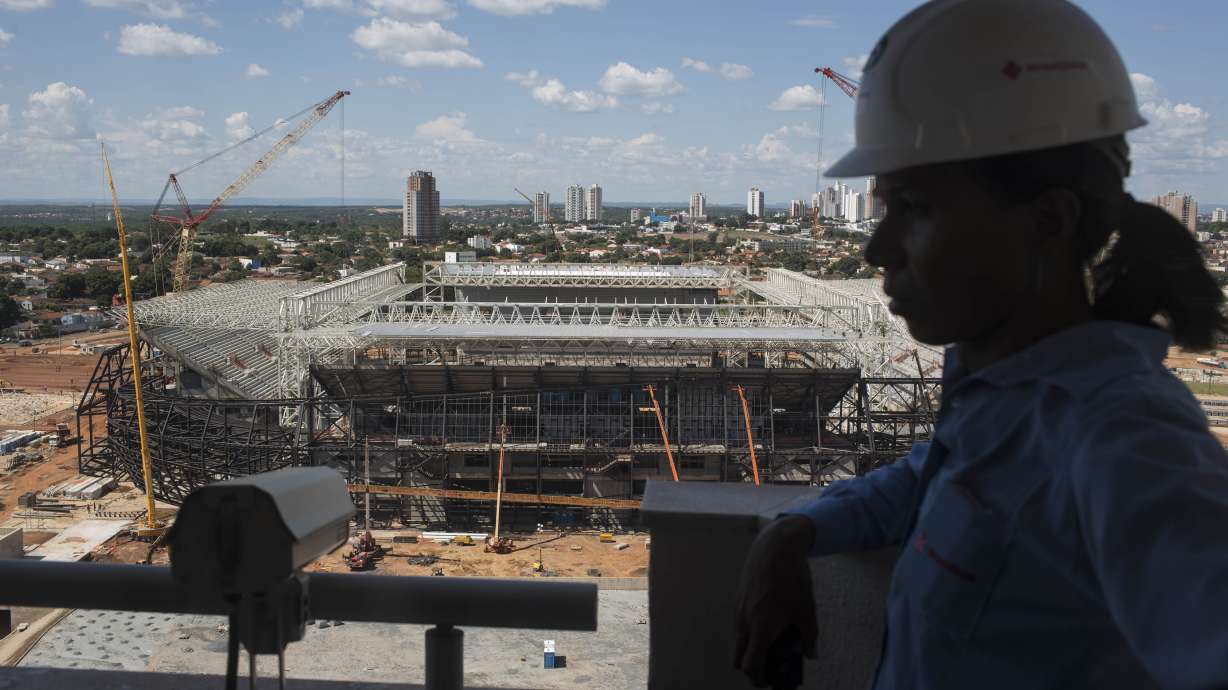 Prosiguen obras en estadio accidentado de Brasil a menos de 200 dias del Mundial