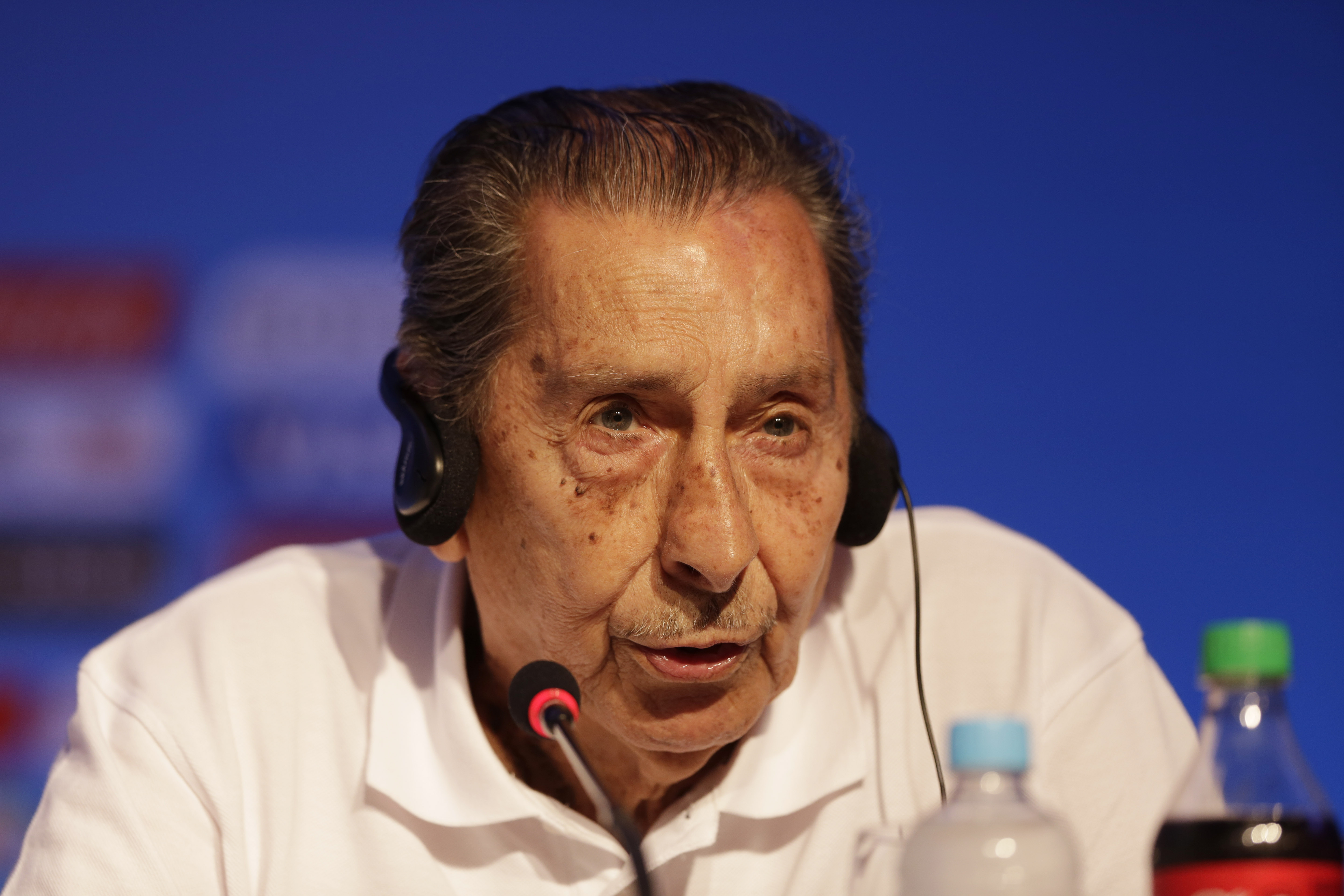 Cada vez mas cerca del Mundial y el favorito de las leyendas es...