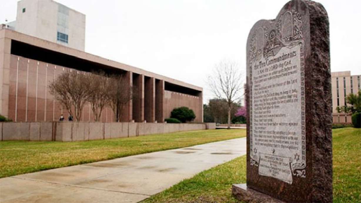 Satanists seek spot on Oklahoma Statehouse steps