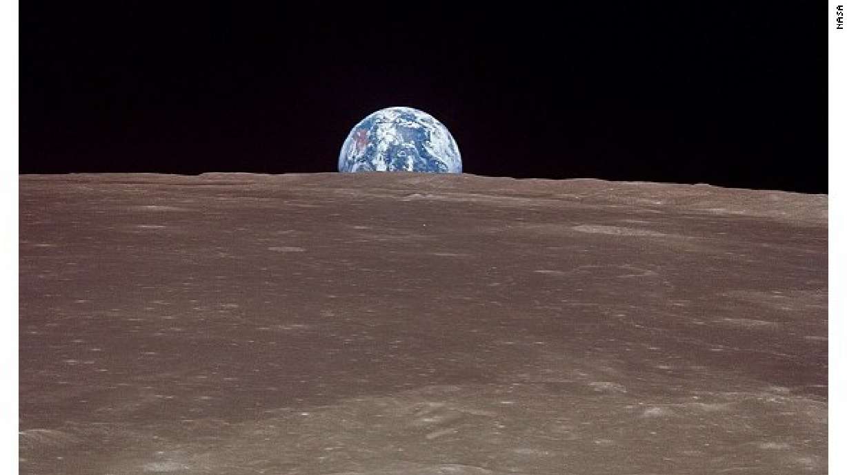 Tourist trips to the Moon by 2043?