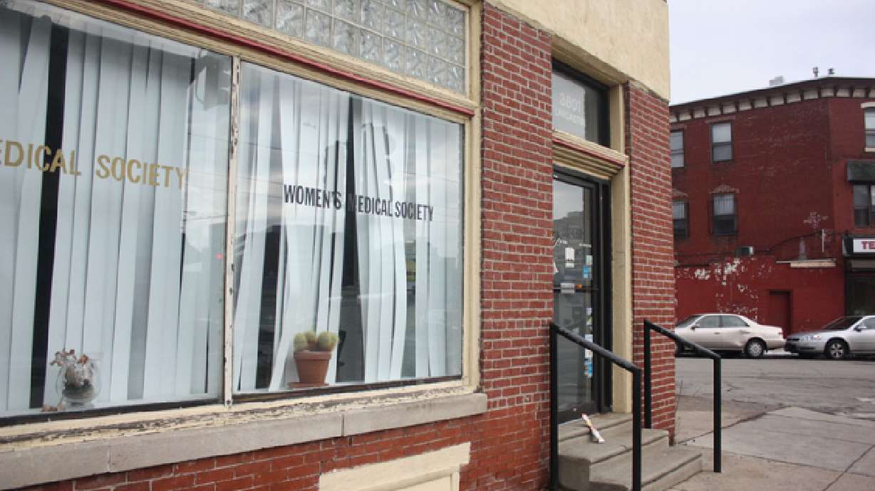 Philadelphia abortion doctor gets 30 years for pill mill