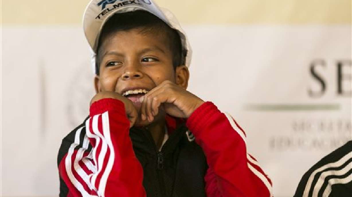 Reciben como héroes a jugdores de basket triquis en Los Angeles