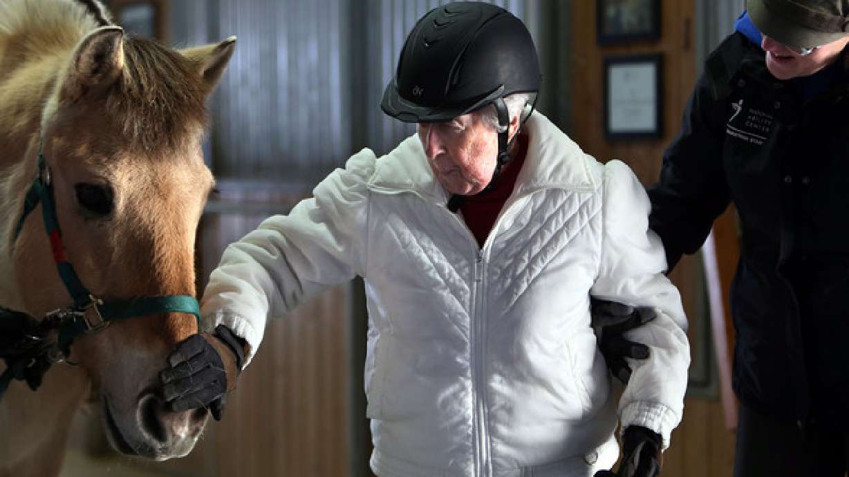 91-year-old gets Christmas horseback ride surprise
