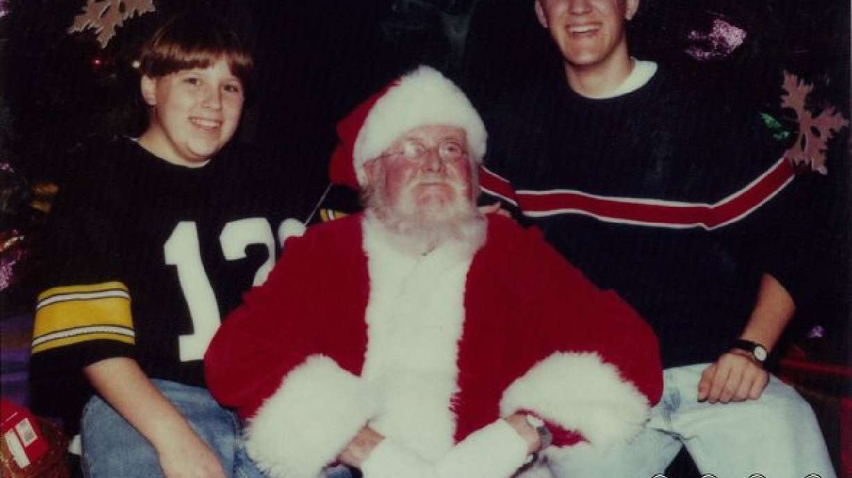 Brothers' holiday tradition: 3 decades of photos with Santa