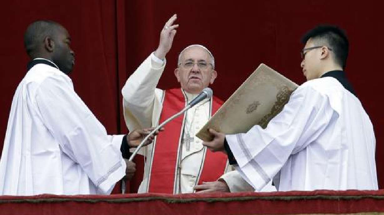 En Navidad, el papa desea la paz en el mundo