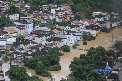 Mueren 41 por inundaciones en Brasil