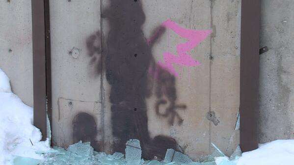 Vandalism of Bansky's praying angel.