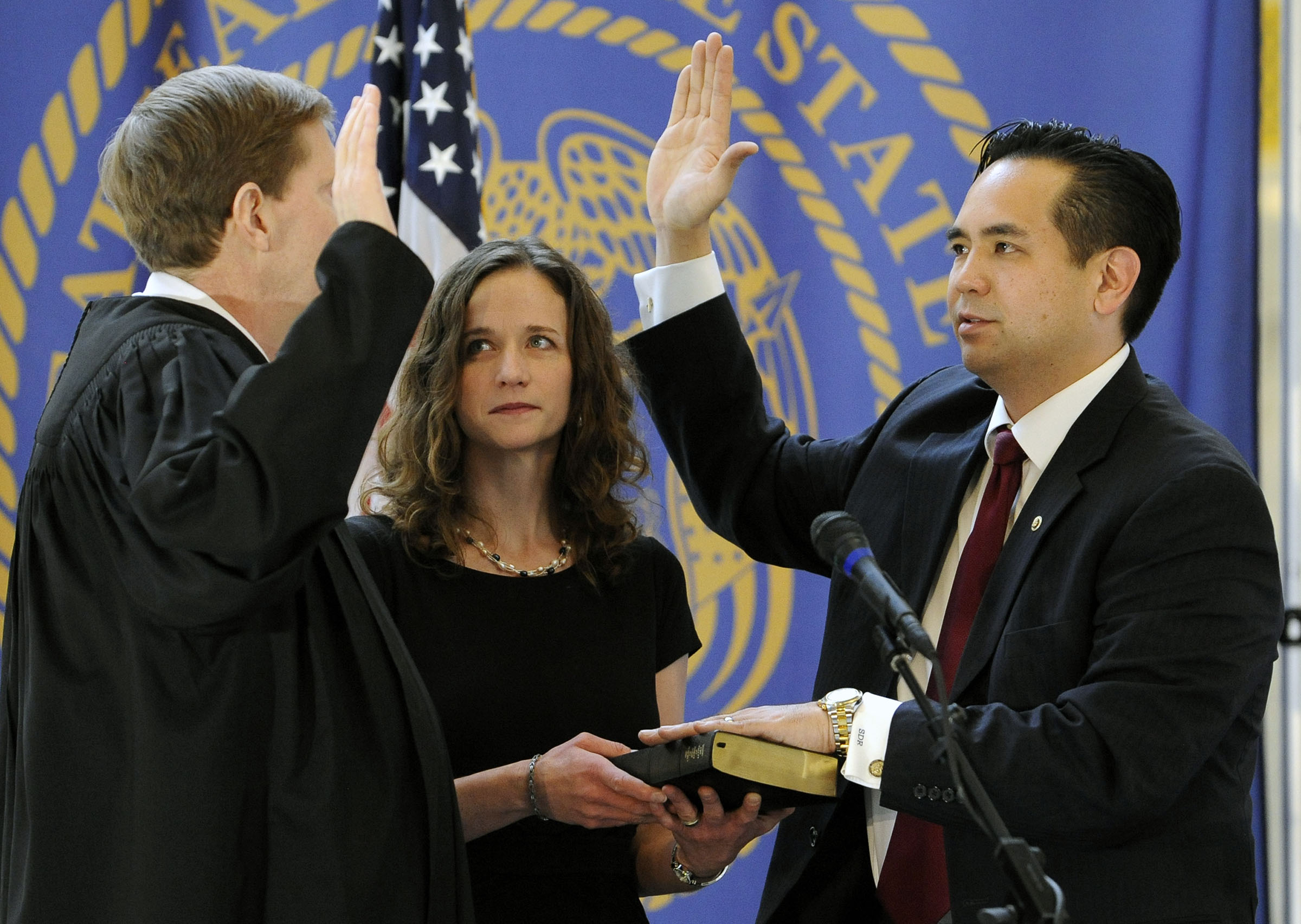 Unsealed warrants reveal disparaging remarks about Reyes during 2012 campaign