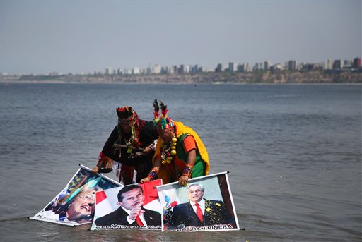 Piñera y Bachelet abordan próximo fallo de La Haya