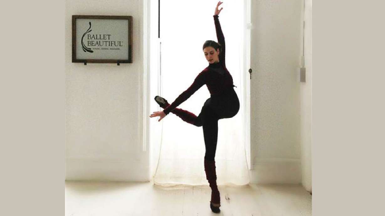 Ballerina showcases pregnancy with spectacular photos: 'It's a beautiful time'