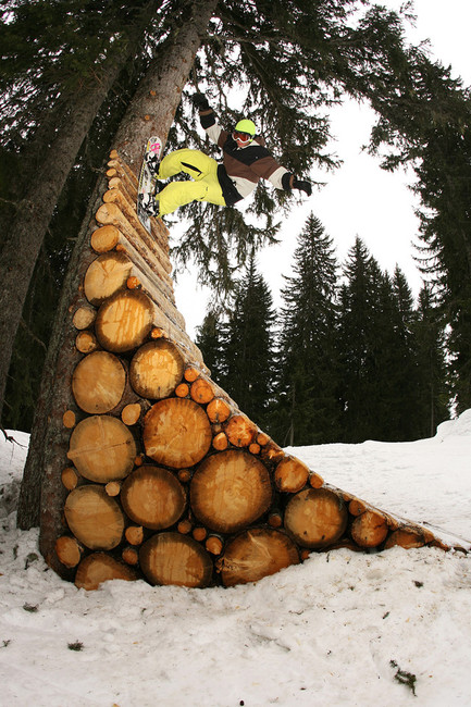 This Avoriaz slope is part-tree run, part-
terrain park. Jake Burton, founder of Burton 
Snowboards, helped design its layout. "My 
favorite run in the world is The Stash," says 
Becky Menday, a member of Great Britain's 
Freestyle Snowboard Team. "It takes you 
through the trees and has fantastic natural 
wooden features for you to session all the 
way through it."