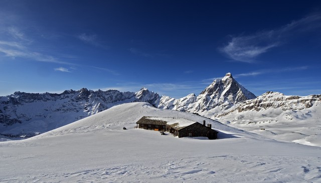 Cervinia is a family-friendly resort, and 
although this run has a difficult rating, at 
any other resort it would be a moderate. Its 
beauty lies in its length (five miles) and 
universal appeal. With a total drop of 1,430 
meters, it's suitable for beginners and 
speeders, who can whiz down its wide-open 
spaces.