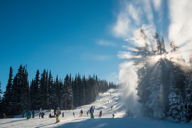 Mike Douglas, aka "the Godfather of free-
skiing," calls Blackcomb Glacier his favorite
place to ski. "It descends one mile of vertical
over 13 kilometers and covers a larger variety
of terrain than any other run in North
America," says Douglas. "When you add
incredible views, you have an icon."