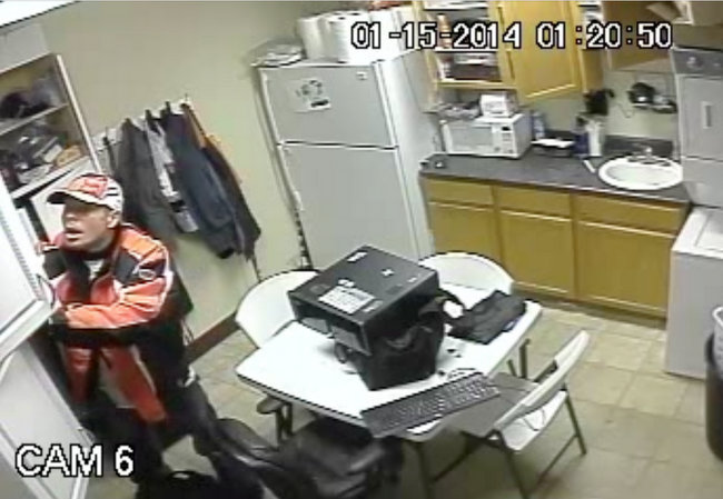 Burglar takes beauty products, computer equipment from salon