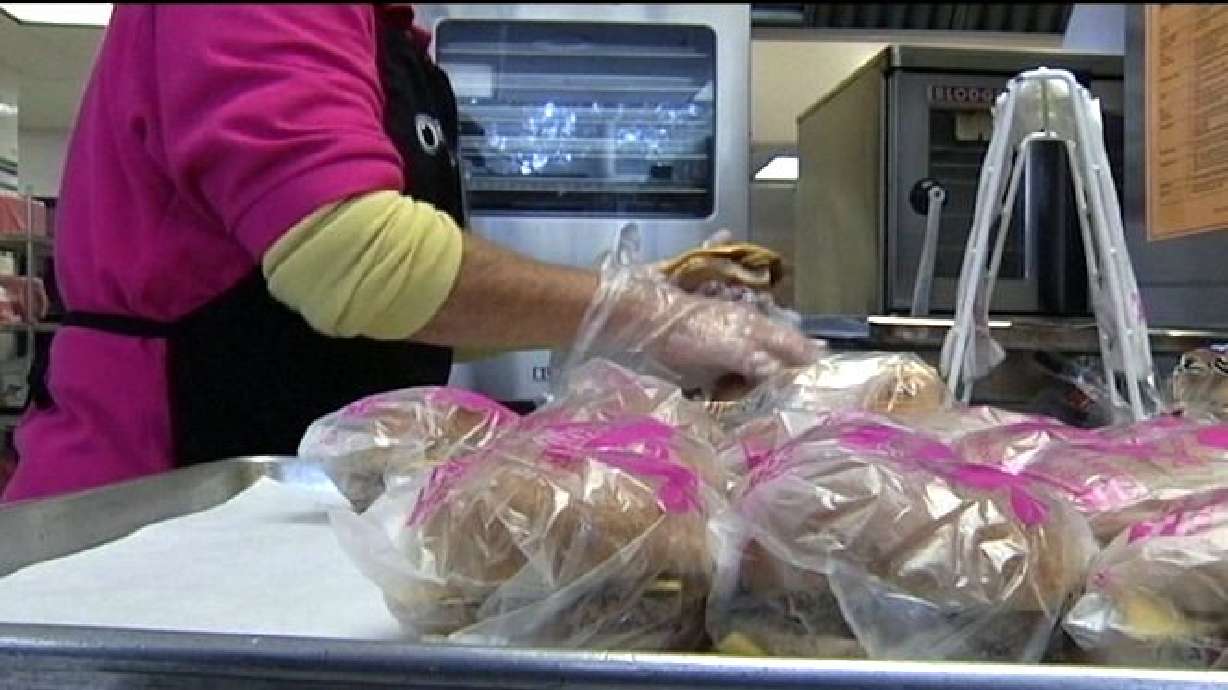 Lawmakers visit school where lunches were tossed for kids without funds