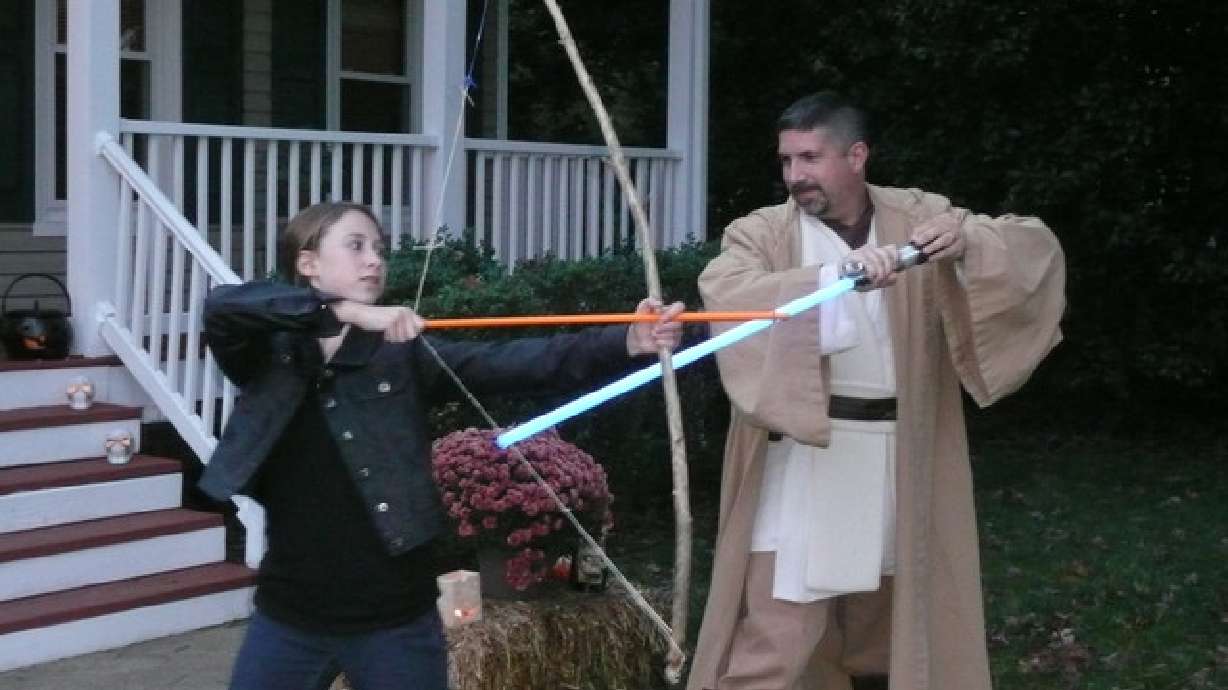 Father with cancer writes 826 napkin notes for daughter