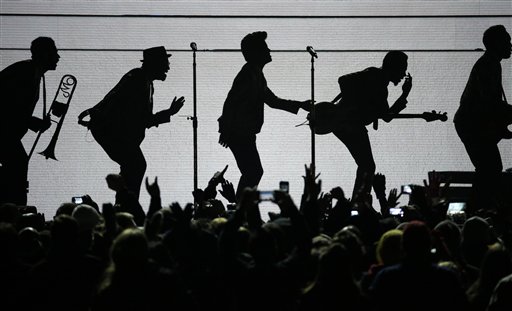 Bruno Mars ofrece un gran show en el Superbowl, tal como lo viene haciendo hace 23 años
