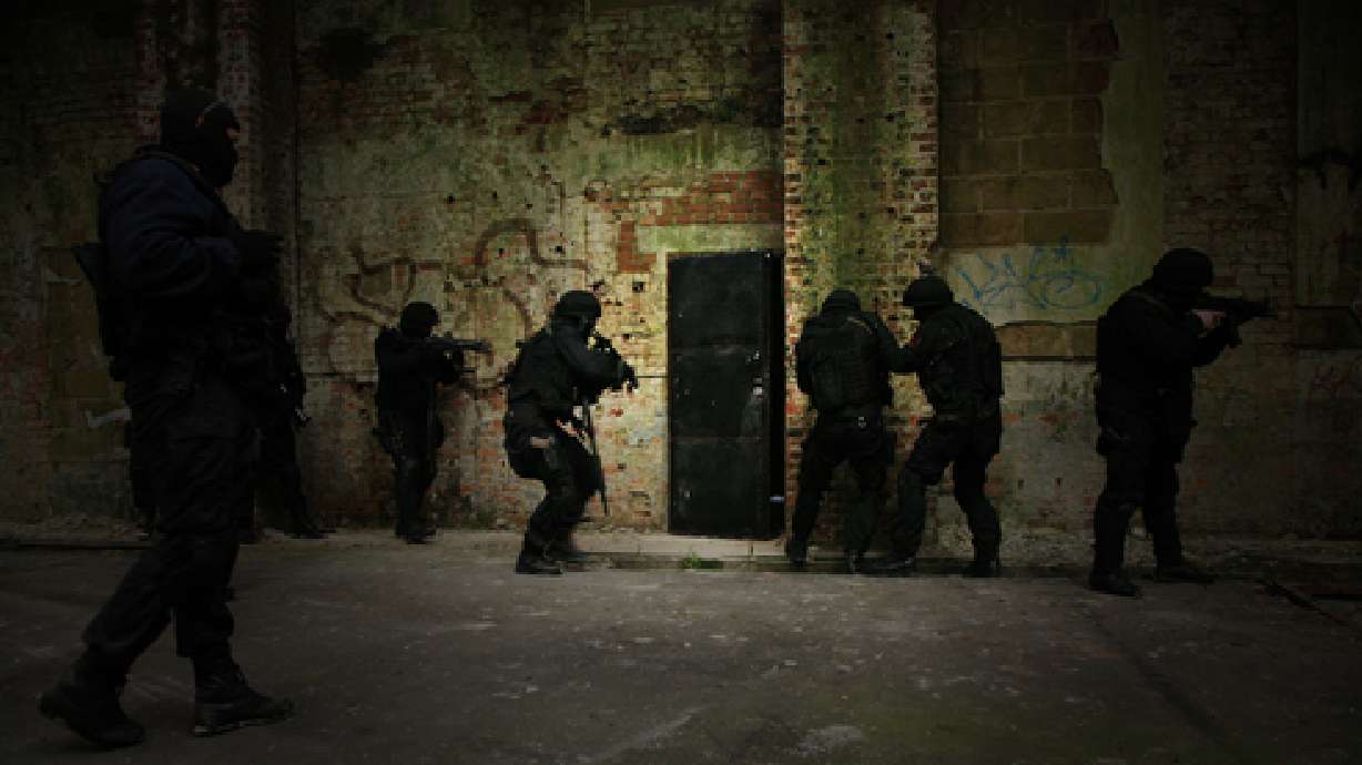 House holds bill defining when police could forcibly enter buildings