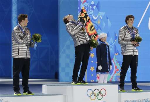 Olimpiadas: Plushenko se despide, EEUU gana más medallas y más que uno en manga corta