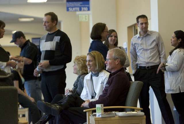Members of Utah's transplant community,
including organ donors, recipients and medical
personnel gather to talk about the increasing
numbers of Utahns who are becoming organ donors
at the Intermountain Medical Center in Murray
on Thursday, Feb. 13, 2014.