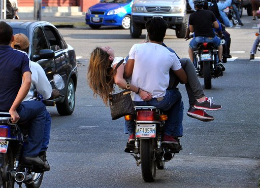 Venezuela: murió la reina de la belleza baleada en protesta estudiantíl
