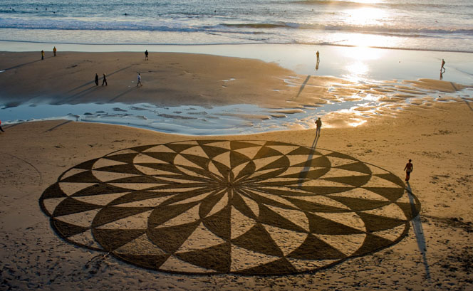 Spectacular beach art gets destroyed at high tide