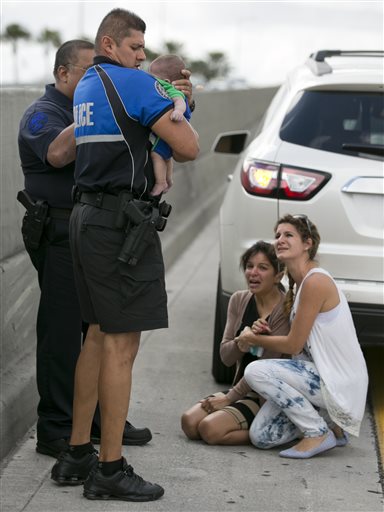 Salvan a bebé en plena autopista de Miami