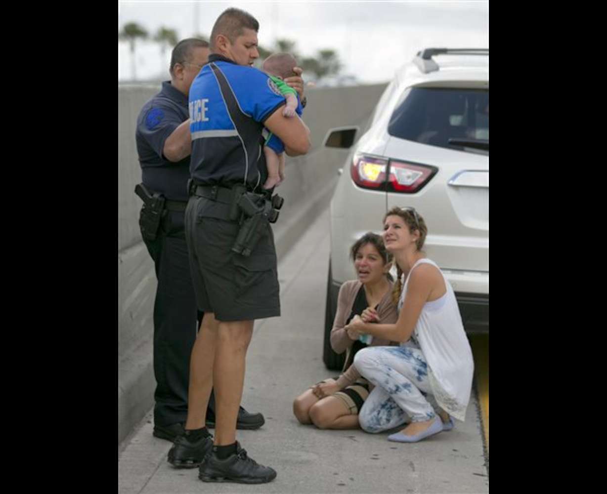 Salvan a bebé en plena autopista de Miami