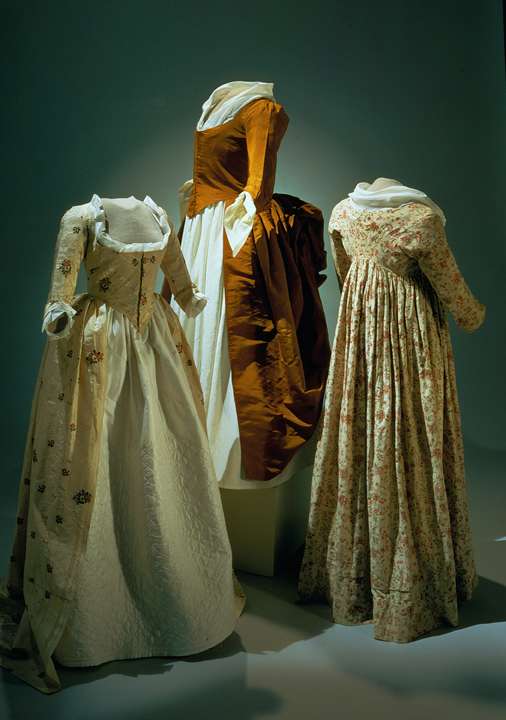 The clothing early Americans found appropriate
to wear in public is vastly different from
today's fashion. For example, if a colonial
woman was buying food or harvesting her garden,
she would wear formal clothing with many layers
of undergarments.