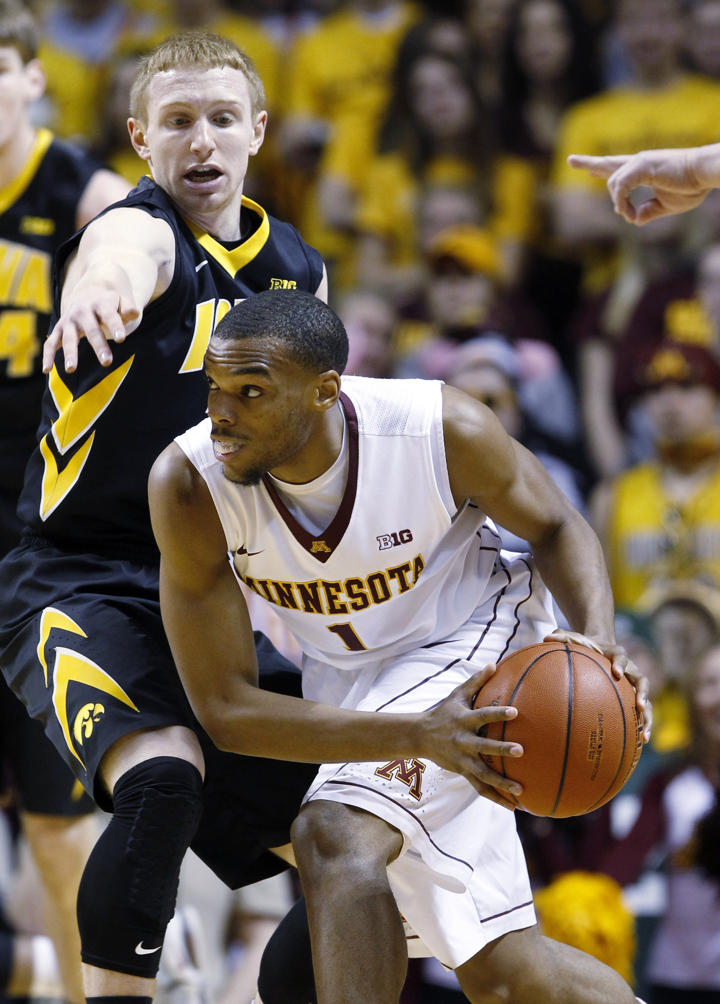 Minnesota races past No. 20 Iowa 95-89