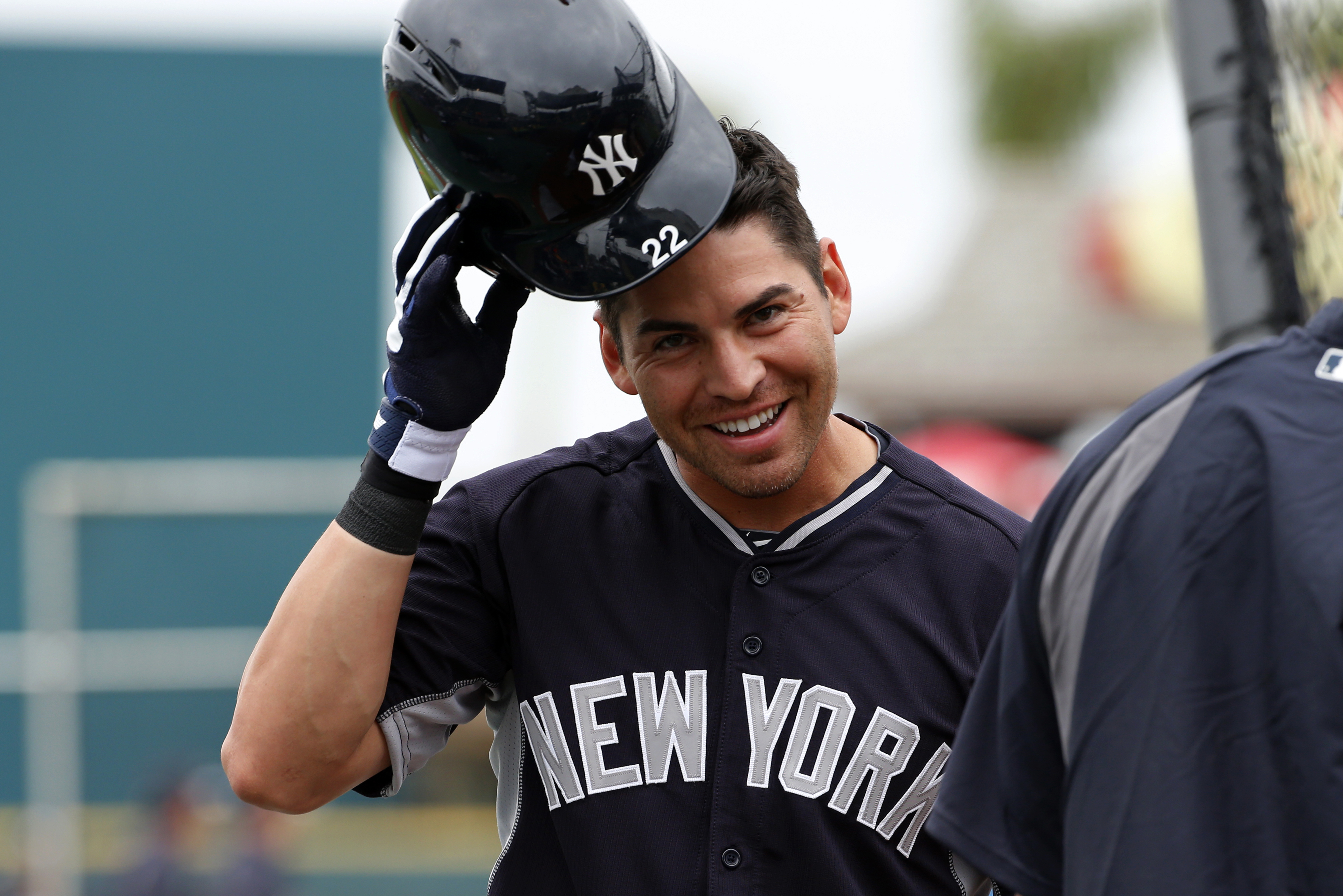 Ellsbury reaches 3 times in Yanks' opening loss