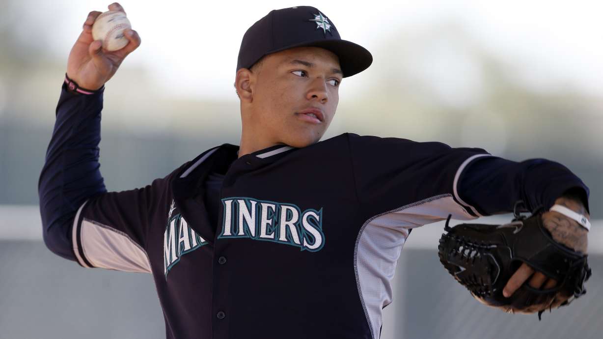 Seattle places rotation hope in Paxton, Walker