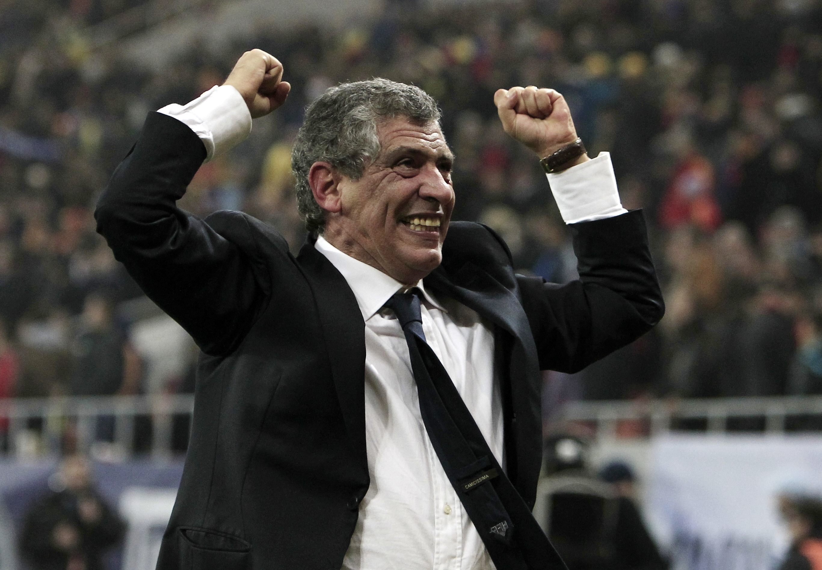 Greece coach Santos to step down after WCup