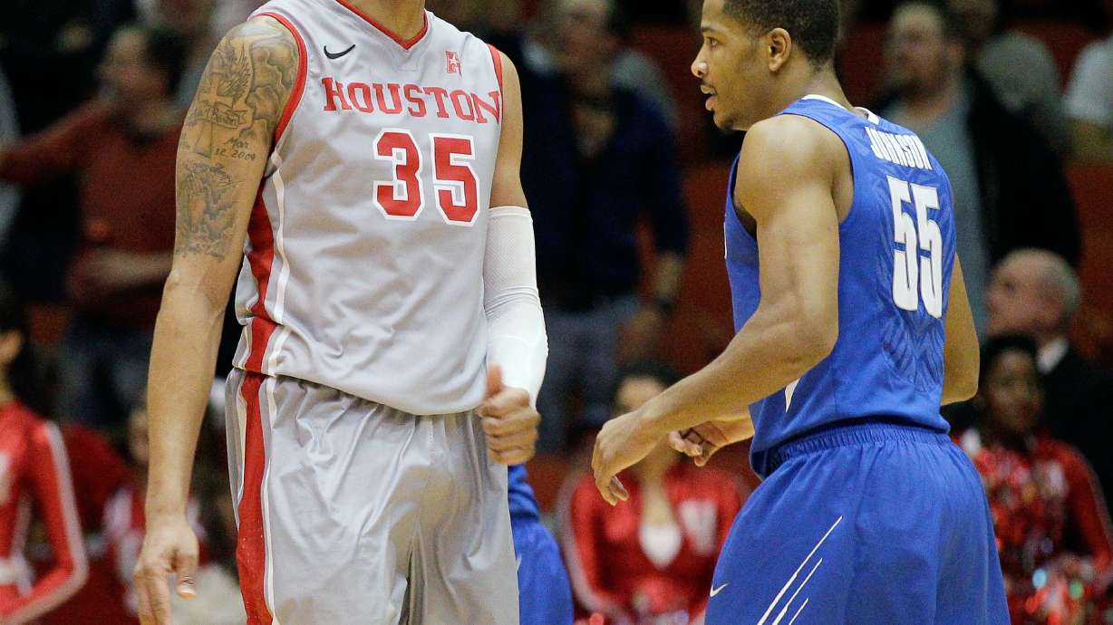 House leads Houston over No. 21 Memphis, 77-68