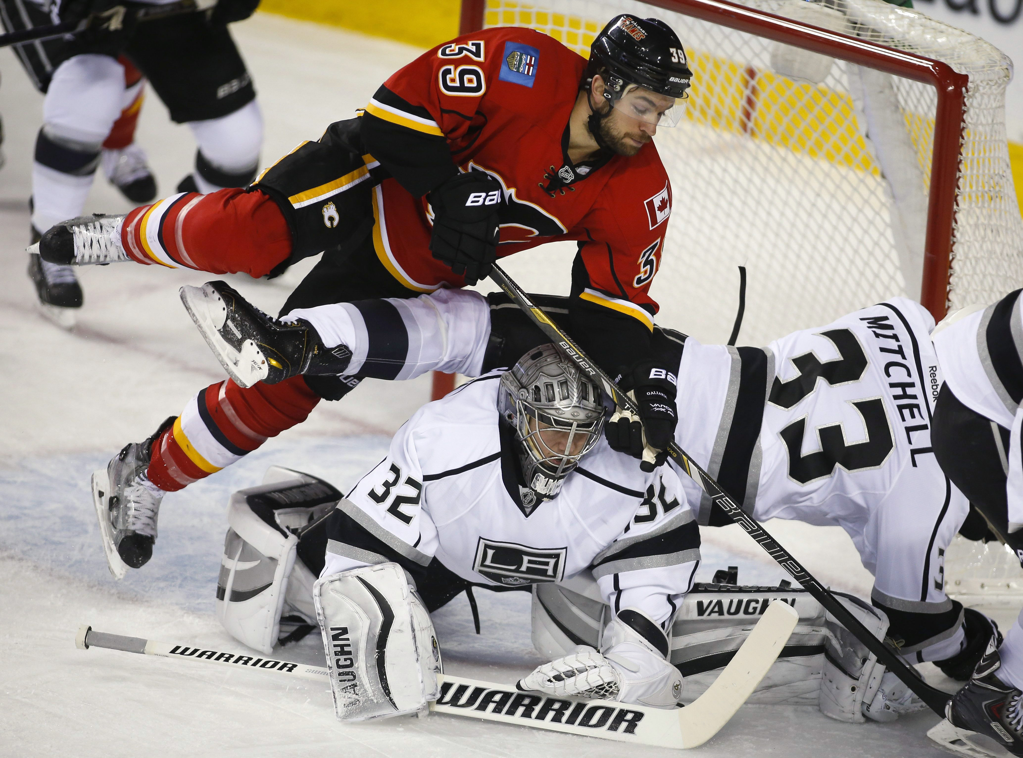 Brown, Quick lift Kings over Flames 2-0