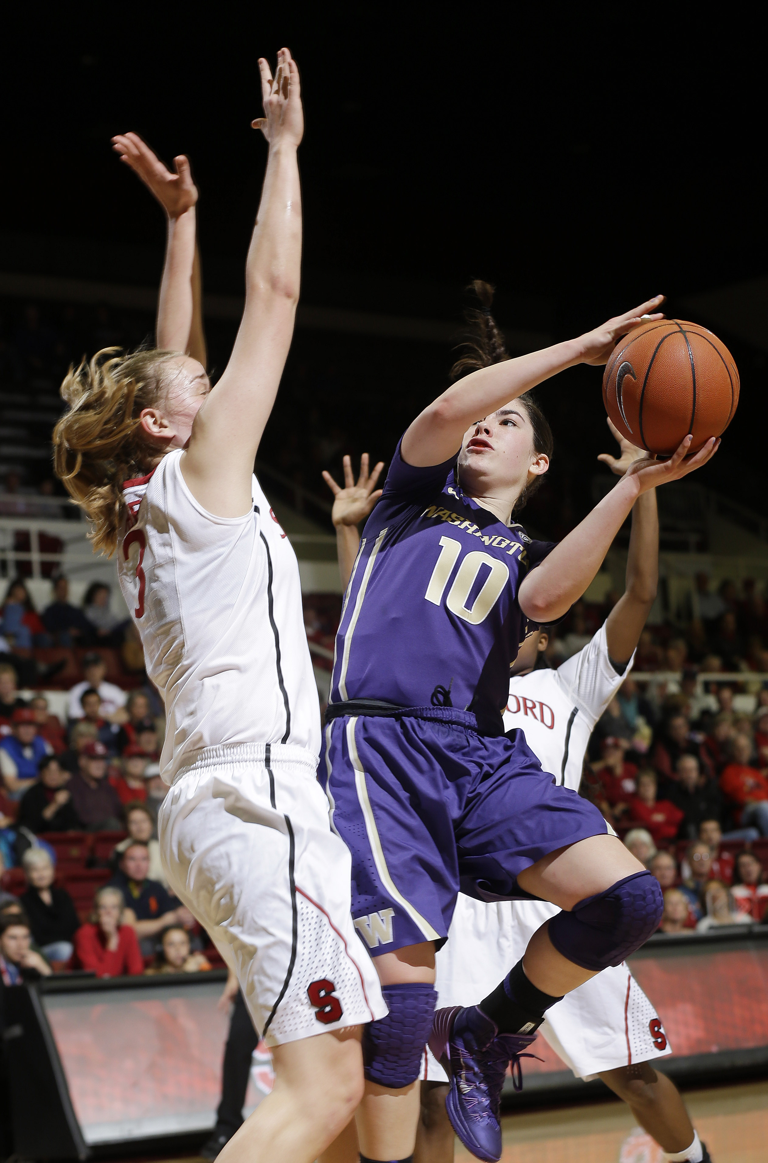 No. 5 Stanford women cruise past Washington, 83-60