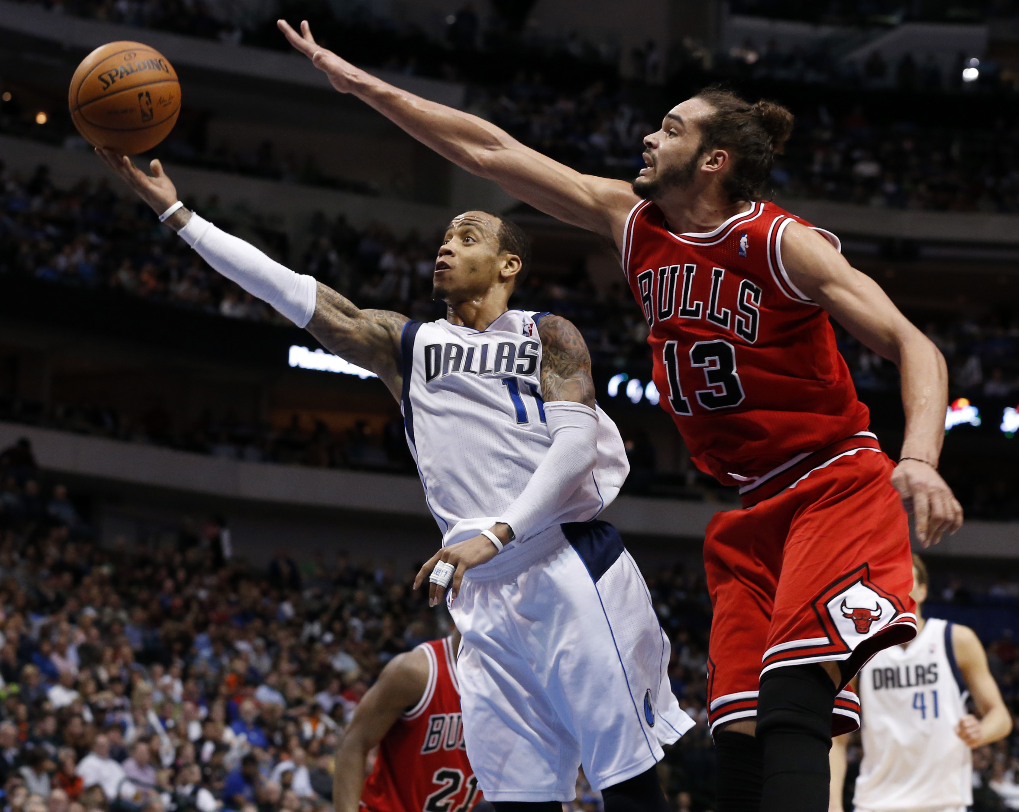 Gibson, Bulls overtake Mavs in 4th for 100-91 win
