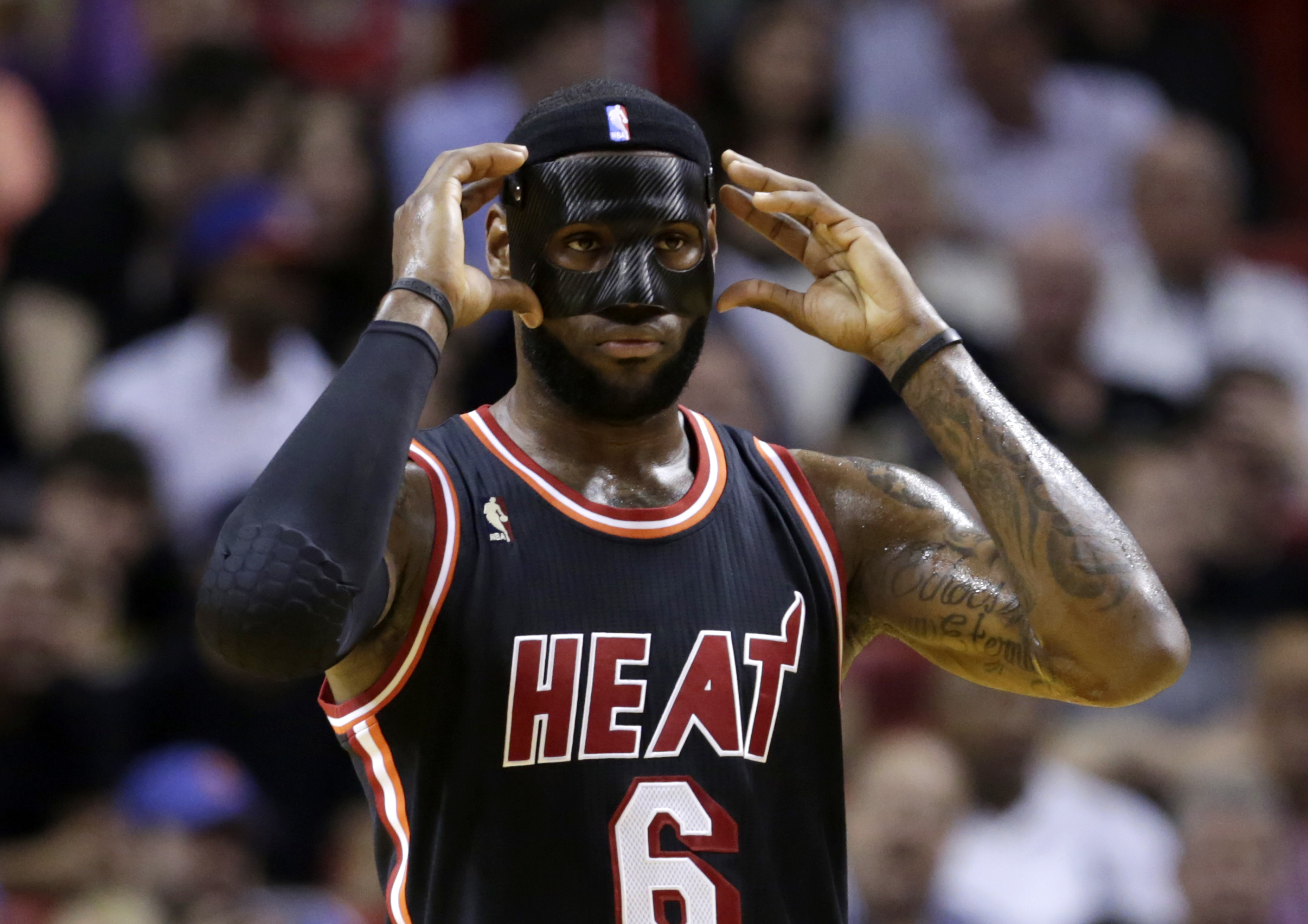 LeBron switches to clear mask at NBA's request