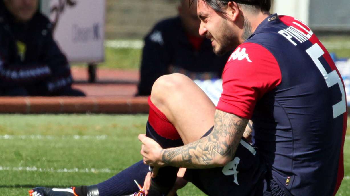 Players wear rainbow laces in anti-homophobia move