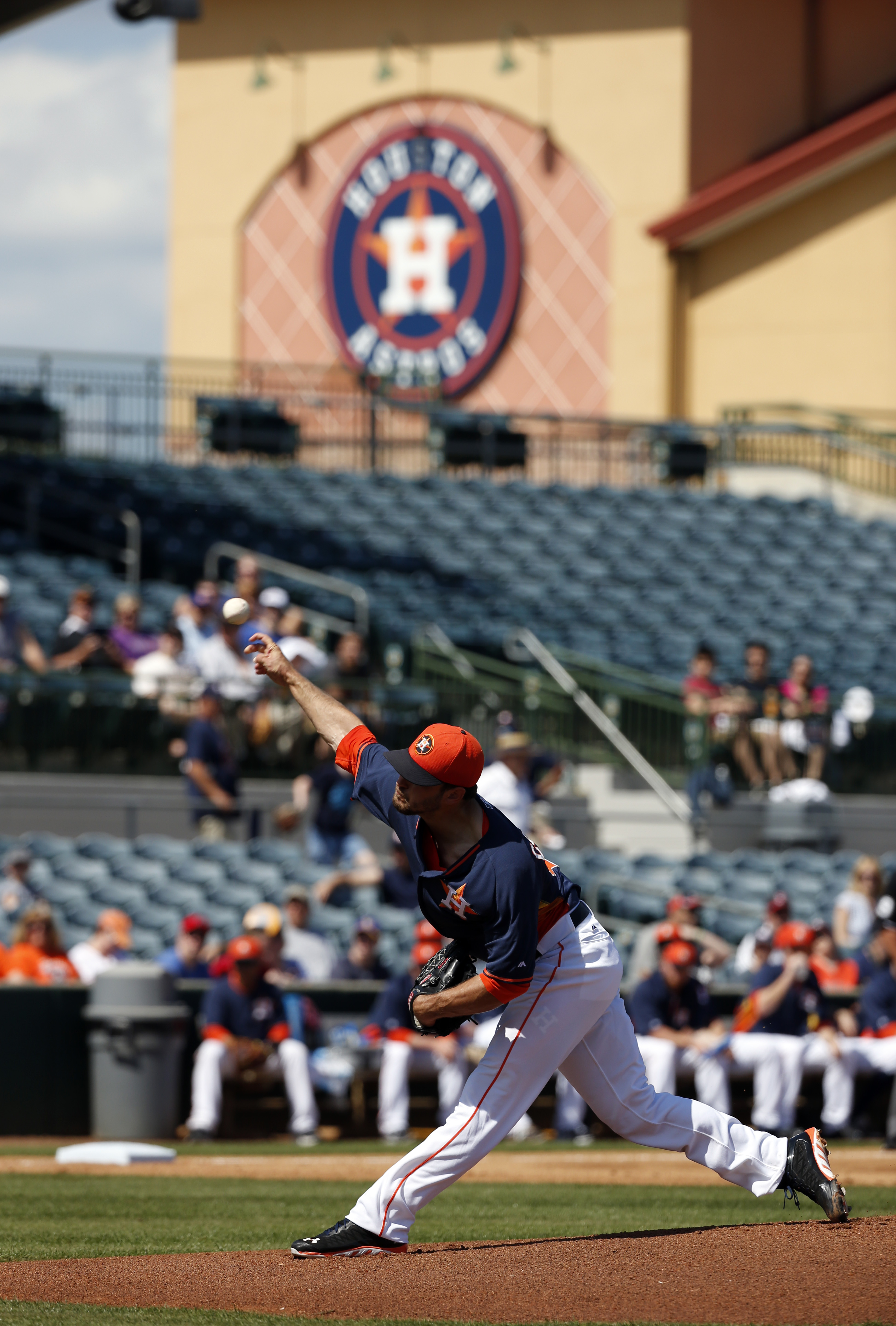 Cosart throws 2 hitless innings, Astros top Braves