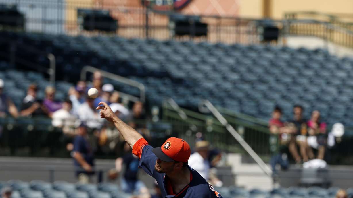 Cosart throws 2 hitless innings, Astros top Braves
