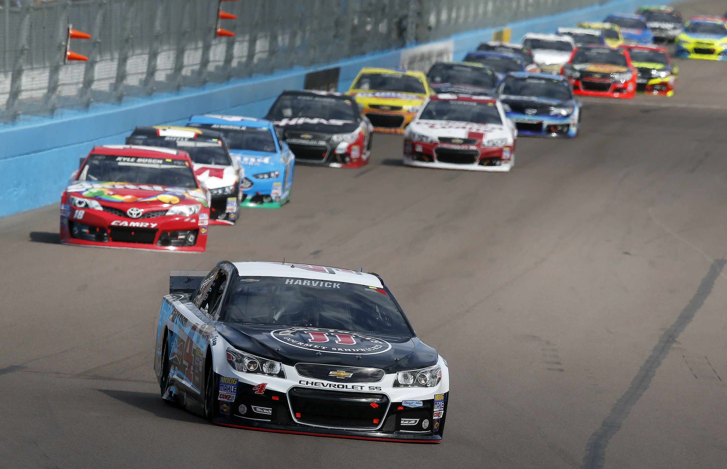Kevin Harvick wins second straight at Phoenix