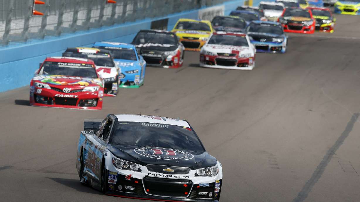 Kevin Harvick wins second straight at Phoenix