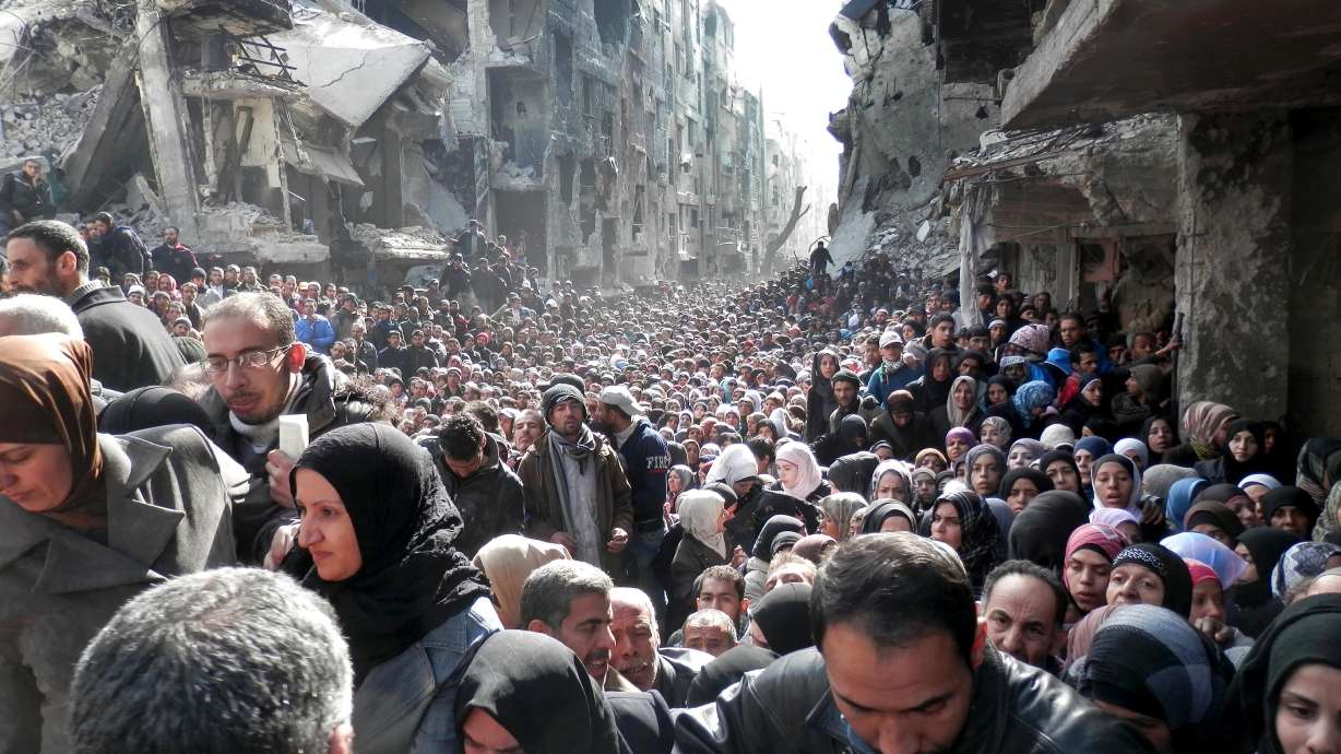 New clashes in blockaded area of Damascus halt aid