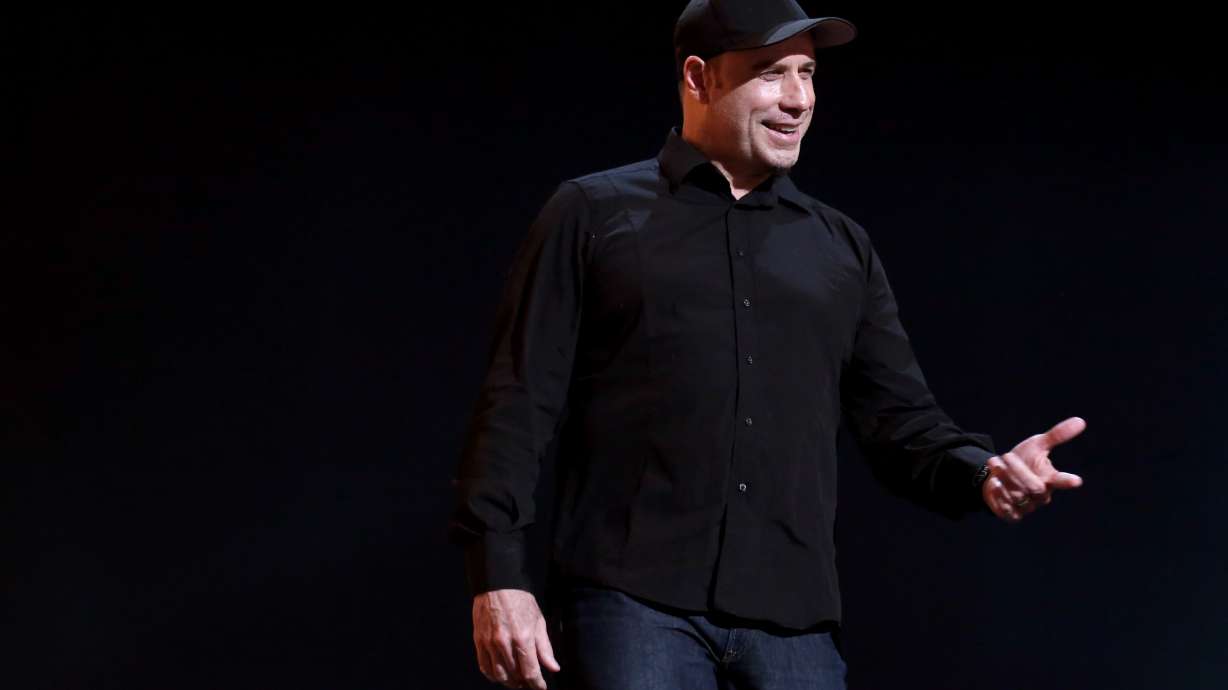 John Travolta apologizes to Idina Menzel for flub