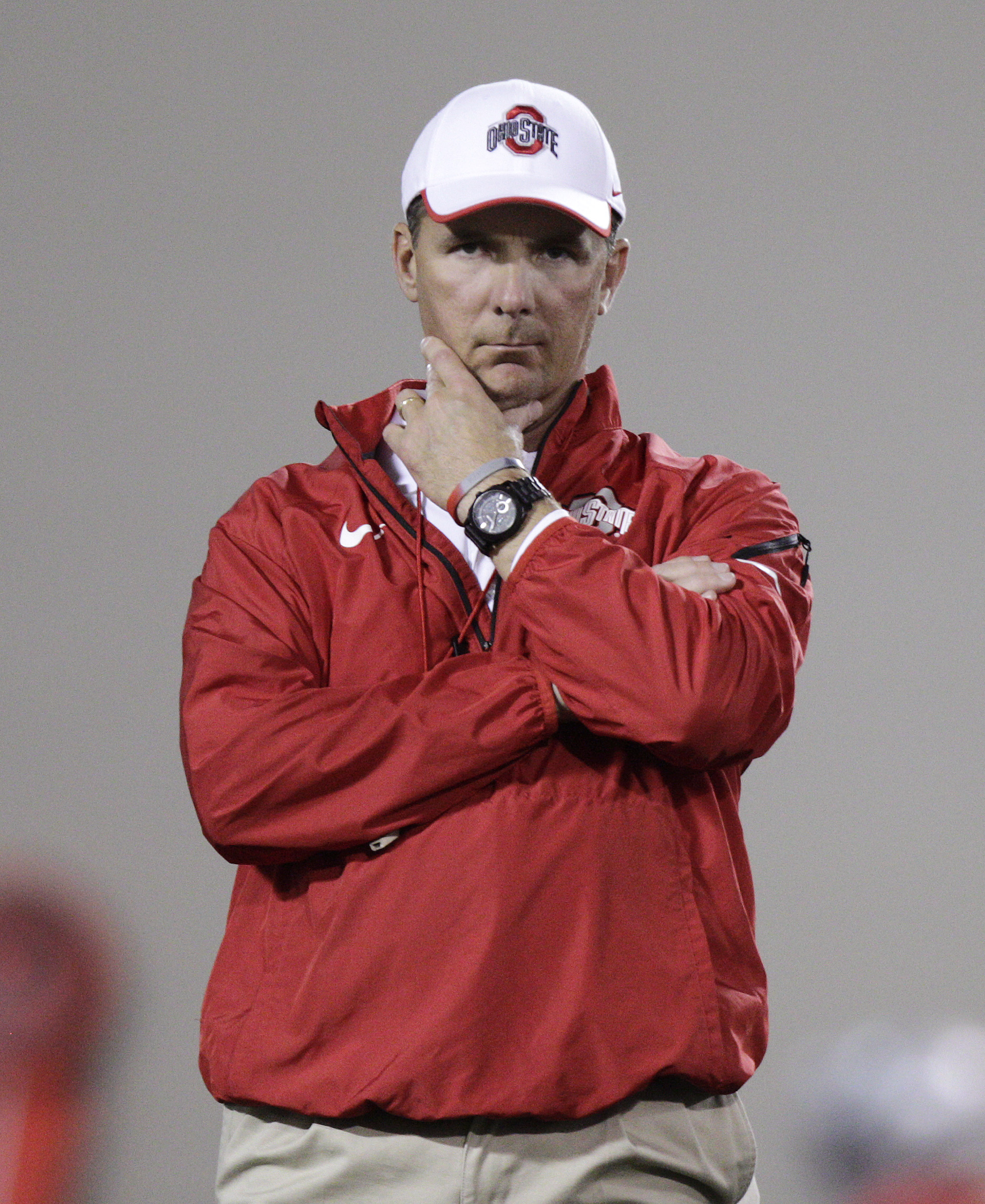 Buckeyes' Meyer prowling sidelines after surgery